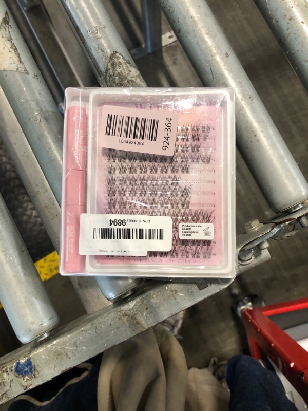 Photo 1 of ** USED/MISSING LASHES**Wispy Lash Clusters Kit Venus Invisible Band Eyelash Clusters 8-16mm Lash Extension Kit Natural Lashes Clusters Eyelash Extension Kit with Thin Band Lash Cluster Clear Lash Glue and Tweezers by Wtvane