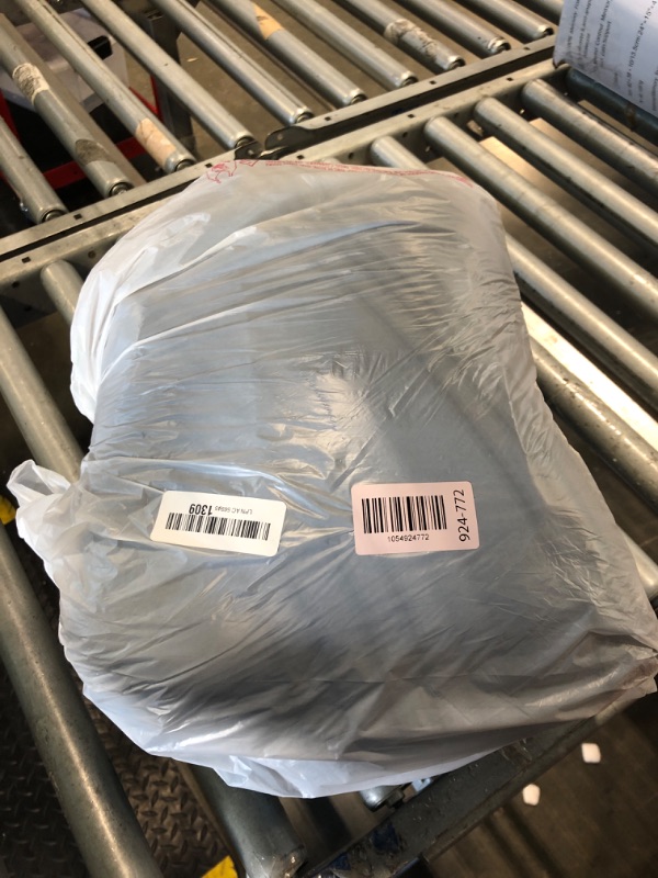 Photo 1 of ** USED** Oak Leaf Post Mastectomy Pillow for Recovery Gift for Mastectomy Patients with 4 Pockets to Support Breast Surgery Healing for Sleeping, Recovery, Seatbelt Protection (Pure Black(Upgraded))