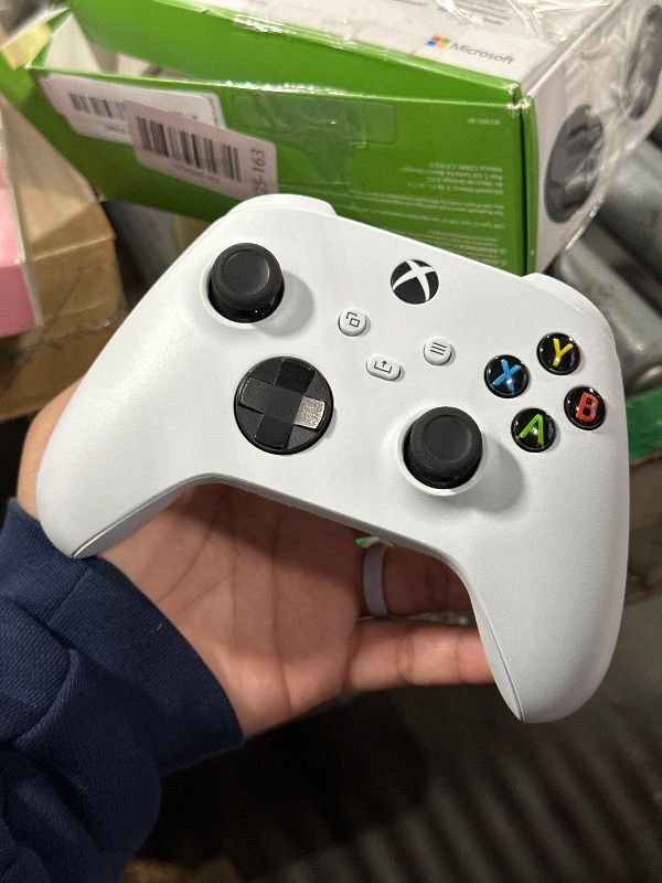 Photo 1 of **MISSING BACK COVER** Xbox Wireless Gaming Controller (2025) – Robot White – Play on Xbox, Windows, Android, iOS, FireTV Sticks, Smart TVs, VR Headsets