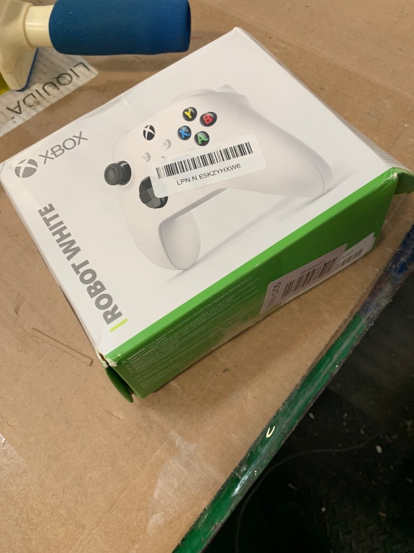 Photo 1 of **MISSING BACK COVER** Xbox Wireless Gaming Controller (2025) – Robot White – Play on Xbox, Windows, Android, iOS, FireTV Sticks, Smart TVs, VR Headsets