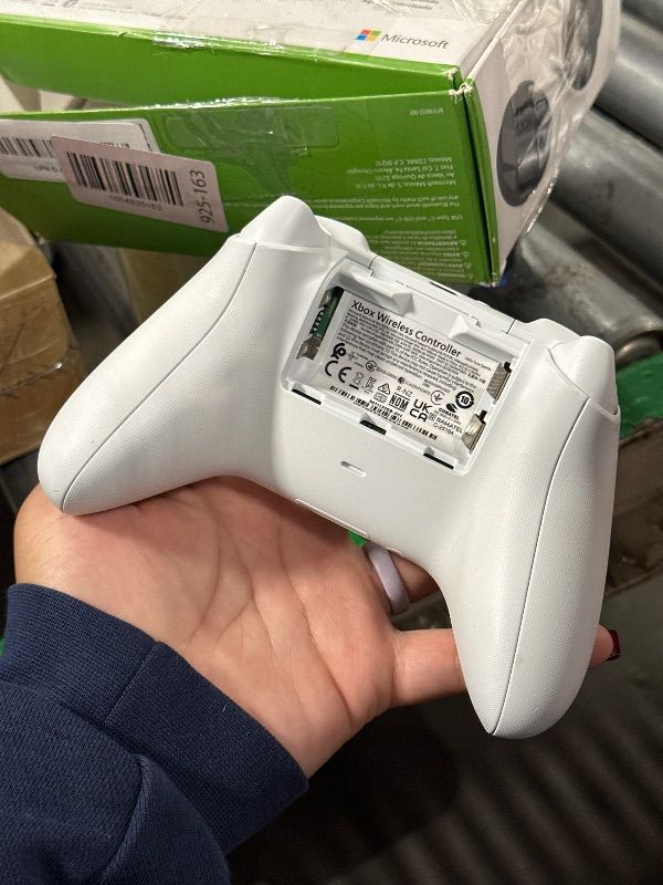 Photo 1 of **MISSING BACK COVER** Xbox Wireless Gaming Controller (2025) – Robot White – Play on Xbox, Windows, Android, iOS, FireTV Sticks, Smart TVs, VR Headsets