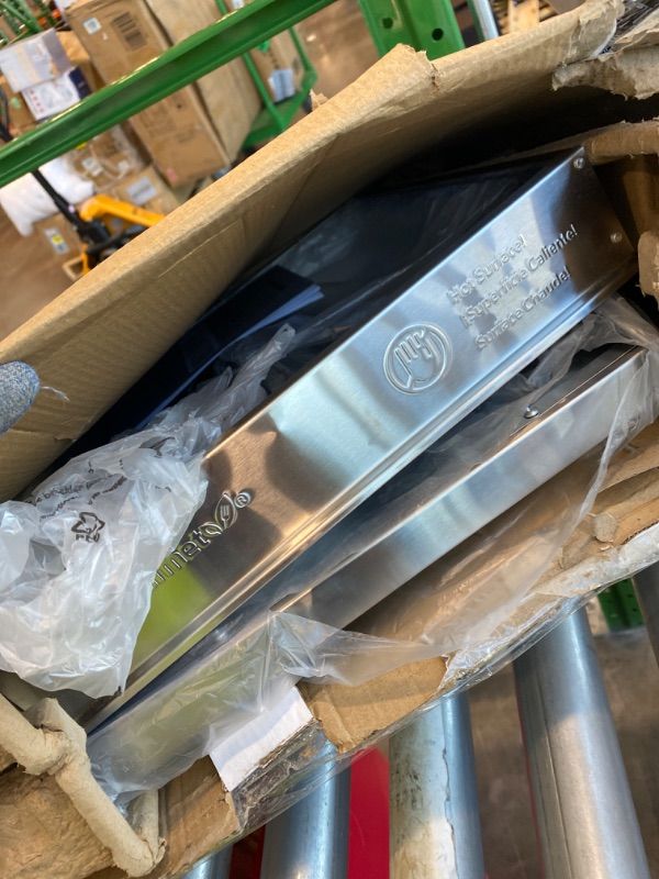 Photo 1 of **MINOR DAMAGE**
Elite Gourmet EWM-6122 Dual 2 x 2.5 Qt. Trays, Buffet Server, Food Warmer Temperature Control, Clear Slotted Lids, Perfect for Parties, Entertaining & Holidays, 5 Qt Total, Stainless Steel