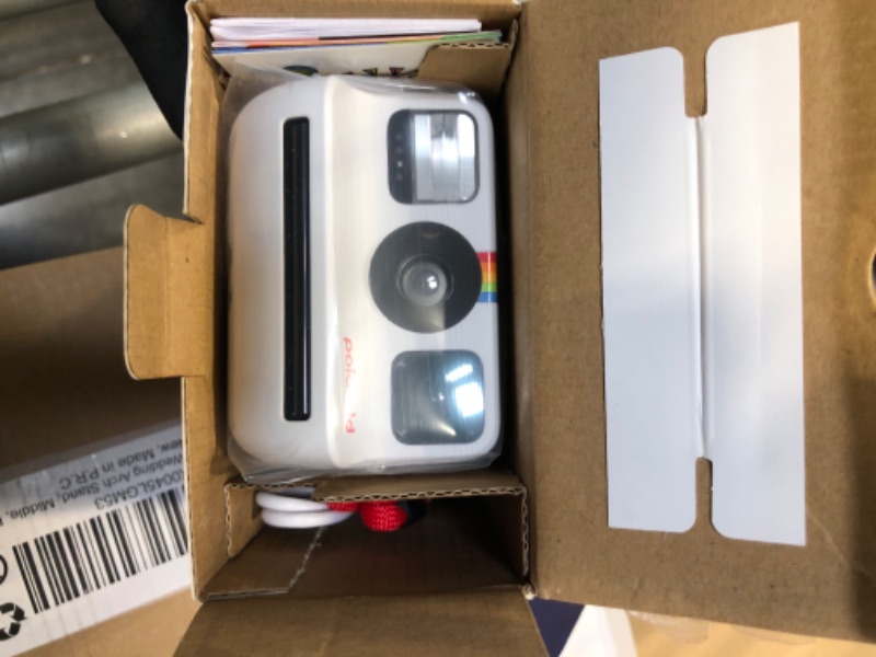 Photo 1 of ** FACTORY SEALED ** Polaroid Go Generation 2 - Mini Instant Camera + Film Bundle (16 Photos Included) - White (6282)