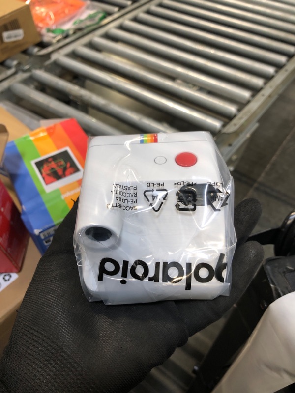 Photo 1 of ** FACTORY SEALED ** Polaroid Go Generation 2 - Mini Instant Camera + Film Bundle (16 Photos Included) - White (6282)