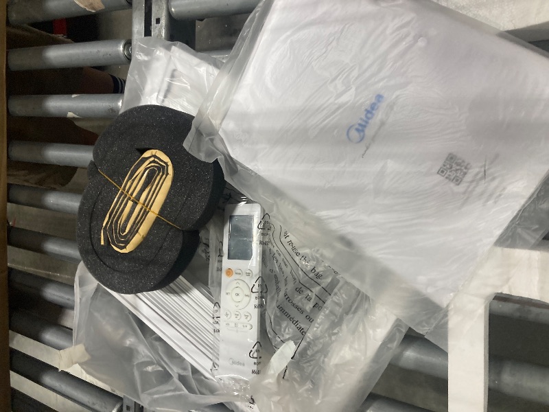 Photo 1 of ** VERY USED/ MANUAL ANN ACCESORIOS INCLUDED** Midea 8,000 BTU Smart Inverter Air Conditioner Window Unit with Heat and Dehumidifier – Cools up to 350 Sq. Ft., Energy Star Rated, Quiet Operation, Electronic Controls, Remote Control, White