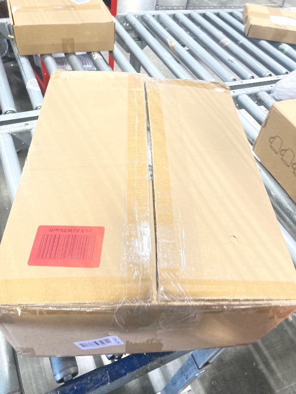 Photo 1 of ** DIRTY / USED** UGG Whitecap Plush Throw Blanket Fleece Lightweight Soft Cozy Throw for Couch or Bed Luxury Home Decor for Living Room Washable Hypoallergenic Blankets for Dorm Decor, 50-inch x 70-inch, White Snow