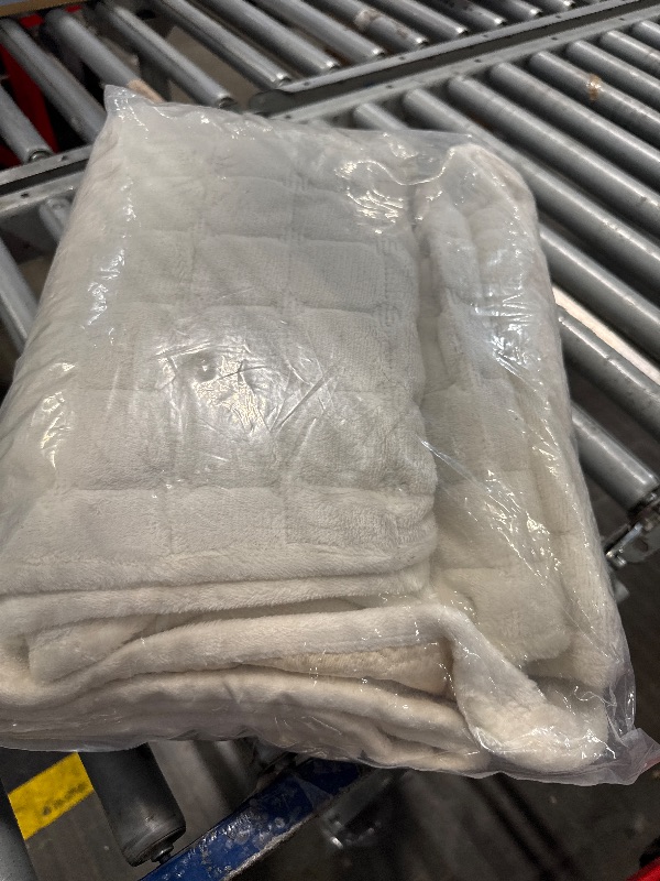 Photo 1 of ** USED** MDSASFD Velvet Couch Cover, Washable Sectional Sofa Cover, Anti Slip Sofa Slipcovers for 3 Cushion Couch Sofa L Shaped Recliner, Furniture Protector Covers for Pets Kids(White, Only 1 PCS)