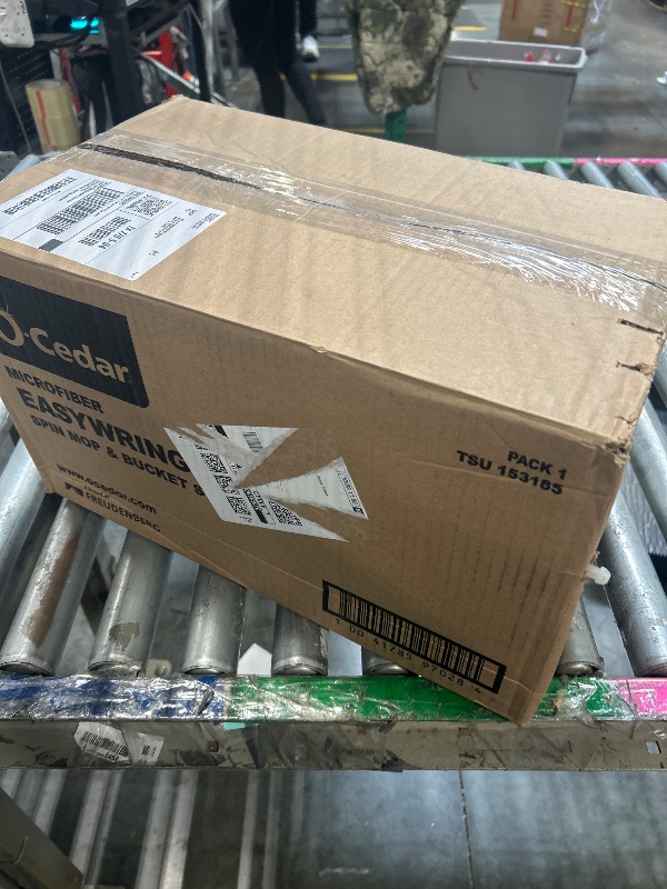 Photo 1 of *****USED*****
O-Cedar EasyWring Microfiber Spin Mop, Bucket Floor Cleaning System, Red, Gray, Standard