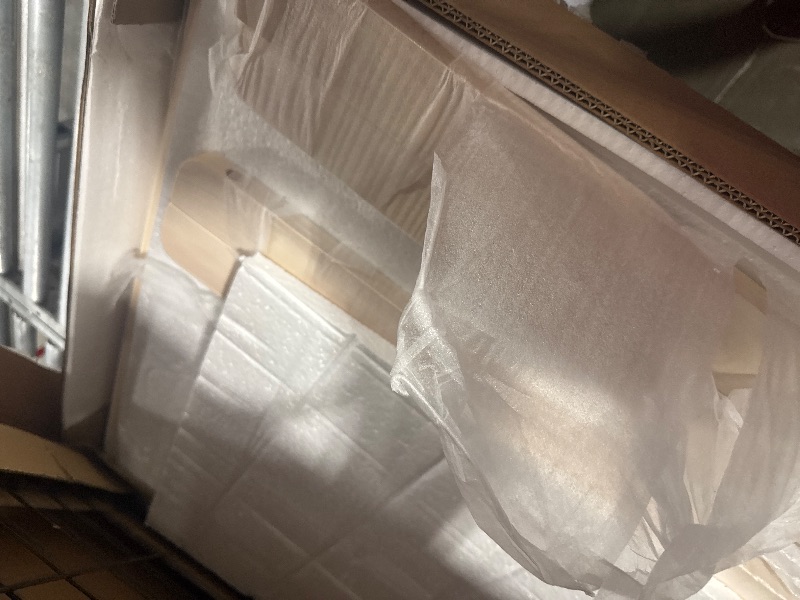 Photo 1 of ** NEW ** Carter's by DaVinci Colby 4-in-1 Convertible Crib - GREENGUARD Gold Certified Convertible Baby Crib to Toddler Bed, Daybed, Full-Size Bed - Wooden Baby Bed w/Four Adjustable Heights - Washed Natural