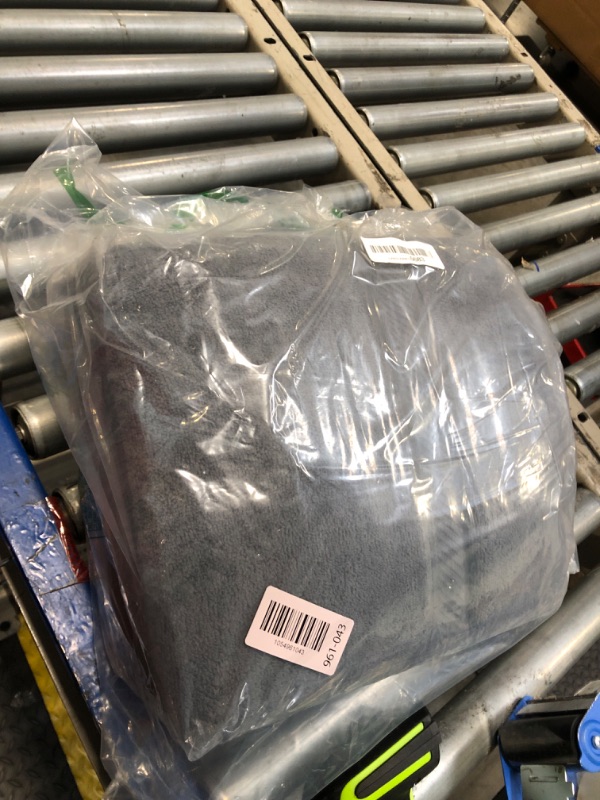 Photo 1 of *** 4 PCS *** Utopia Towels 6 Pack Medium Bath Towel Set, 24 by 48 Inches, 500 GSM 100% Ring Spun Cotton, Lightweight and Highly Absorbent Quick Drying Premium Towels for Hotel, Spa and Bathroom, Grey