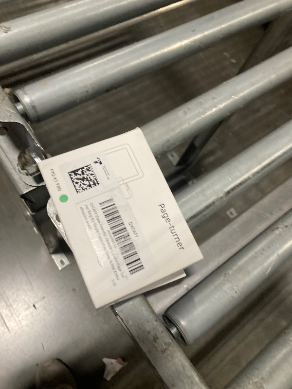 Photo 1 of [Case-Friendly] Remote Control Page Turner Ring for Kindle Paperwhite Oasis Scribe Kobo eReaders, Camera Camcorder Remote Controls, Page Turner Clicker for iPhone ipad Tablets with Storage Bag Green