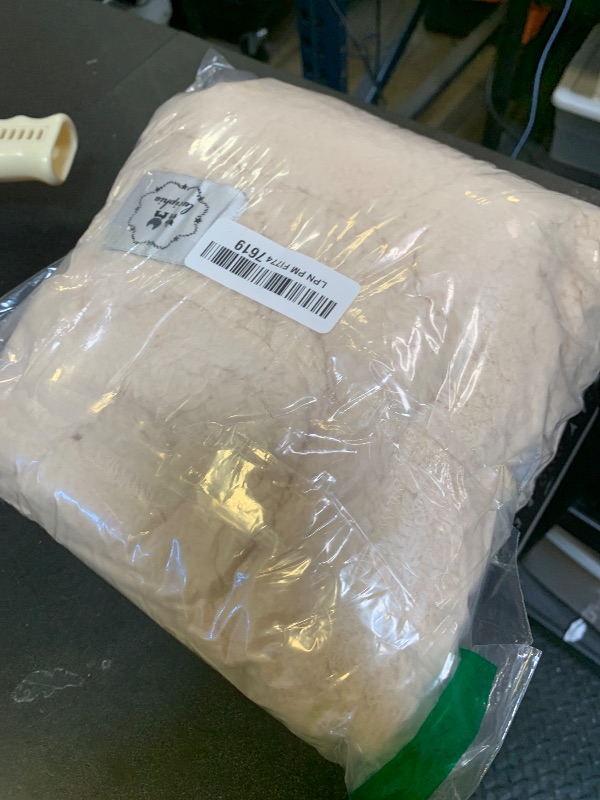 Photo 1 of 1 Pack 3 Calming Blankets Fluffy Premium Fleece Pet Blanket Soft Sherpa Throw for Dog Puppy Cat Beige Medium (30" x20'')