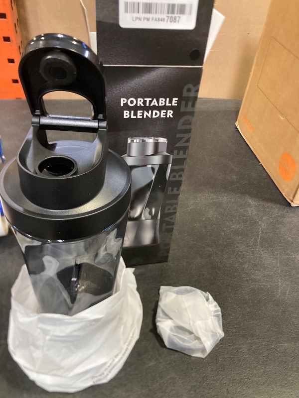 Photo 1 of 3.2oz Cordless Mini 12.46 Watt Portable Blender-for Smoothies Freshly Squeezed Juices 1425mAh Self Cleaning a2.1 Sharp Blade QINGHEISE