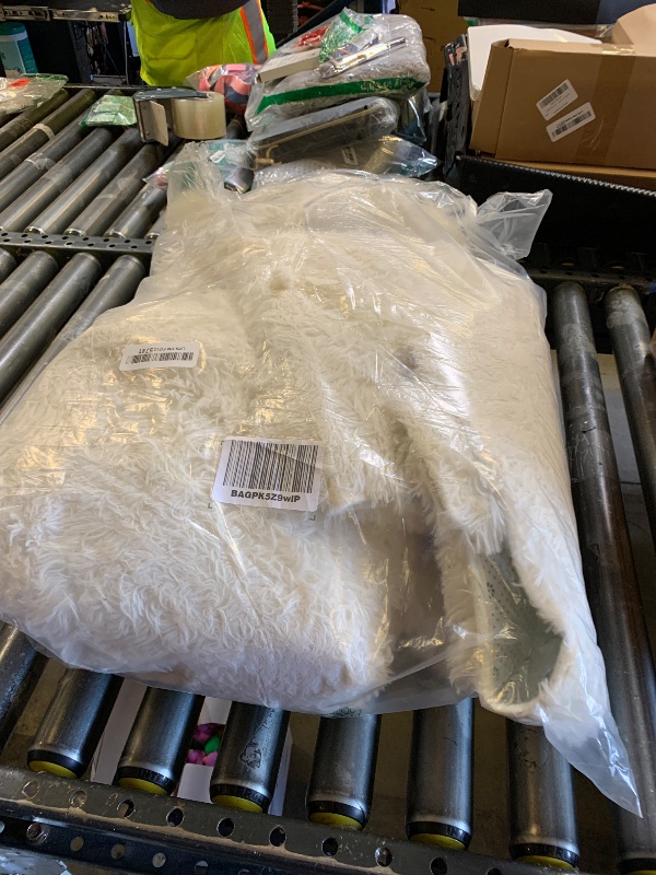 Photo 1 of *USED/WORN** LOCHAS Ultra Soft Indoor Modern Area Rugs Fluffy Living Room Carpets for Children Bedroom Home Decor Nursery Rug 5x8 Feet, Cream