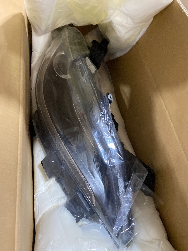 Photo 1 of Huray Halogen Headlight Assembly Fit for Chrysler 200 2015 2016 2017 RH Projector Headlamp w/LED DRL OE Style Replacement for CH2503292 68284787AA Right Passenger Side (Black Bezel)