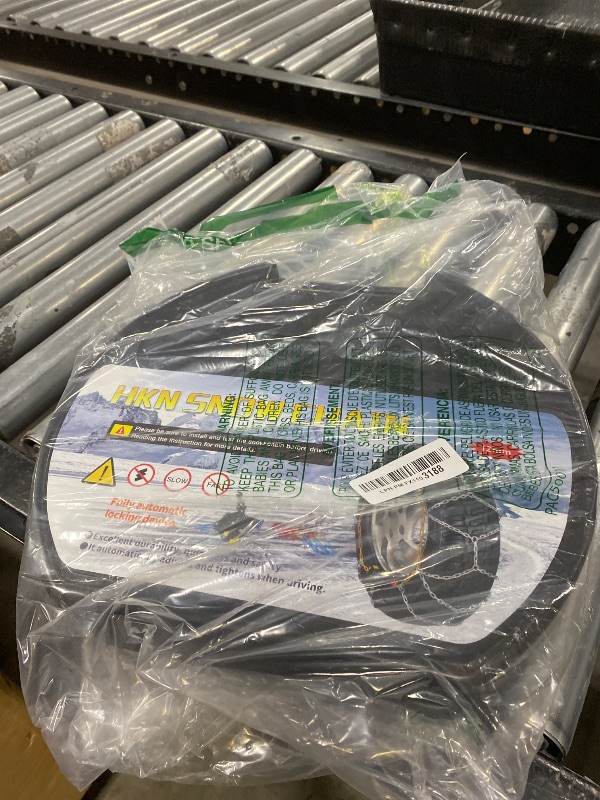 Photo 1 of SCITOO HKN140 Snow Chains Quick Easy Installation,Tire Traction Chain For Car Pickup Trucks SUV,Adjustable Universal Emergency Thickening Tire Chains Width 235 245 255 275(16"17"18"19"20")- Set of 2