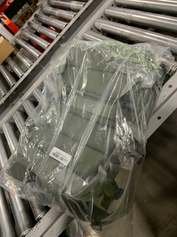 Photo 1 of **no pump/ the inner zipper broken off---PARTIAL SET--**Vacuum Travel Backpack with Pump for Women, Personal Item Carry on Backpacks Flight Approved 18x14x8 inches for Men,Laptop Waterproof Work Compression bags Casual Daypack. (Green)