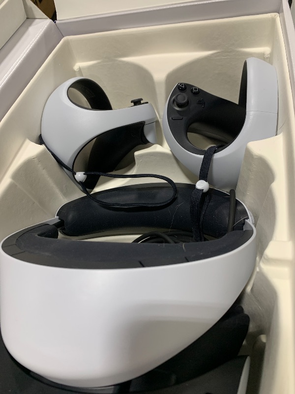 Photo 1 of PlayStation VR2 Horizon Call of The Mountain™ Bundle (PSVR2)