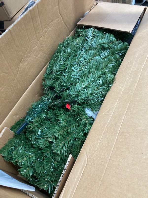 Photo 1 of Yaheetech 6ft Full Christmas Tree