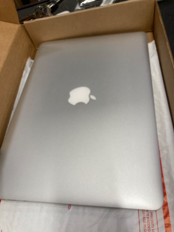 View 4 of ***IT IS USED AND THE CHARGER IS MISSING.**Apple MacBook Air 13-inch Laptop 1.6GHz Core i5, MJVE2LL/A, 4GB RAM, 256GB SSD (Renewed)