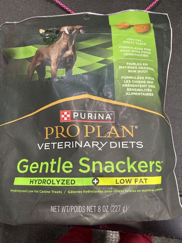 Photo 1 of Purina Pro Plan Veterinary Diets Gentle Snackers Hydrolyzed Plus Low Fat Dog Treats - 8 oz. Pouch 01/2026