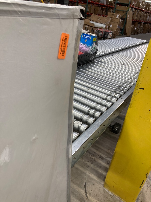 Photo 1 of ***HARD TO SEE IN PICS BUT  A CORNER IS SLIGHTLY BENT***VIZ-PRO Large Cork Bulletin Board, 60 X 48 Inches, Wall-Mounted Corkboard with Silver Aluminium Frame for School, Office, and Home 5' X 4'***HARD TO SEE IN PICS BUT  A CORNER IS SLIGHTLY BENT***