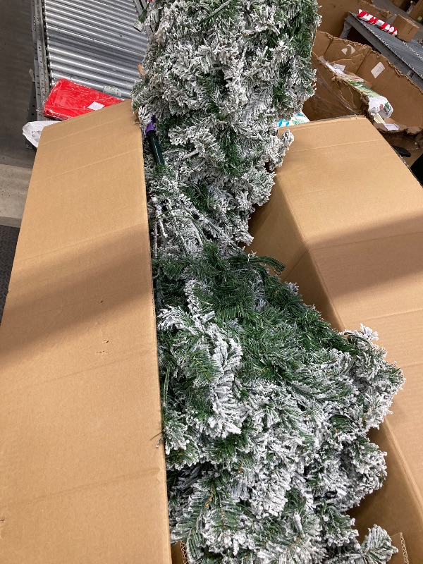 Photo 1 of *Cord issues?* IZNEN 7.5ft Pre-Lit Snowflake Flocked Christmas Tree,8 Modes LED Lights,Artificial Xmas Tree with Storage Bag, Green Flocked Tree