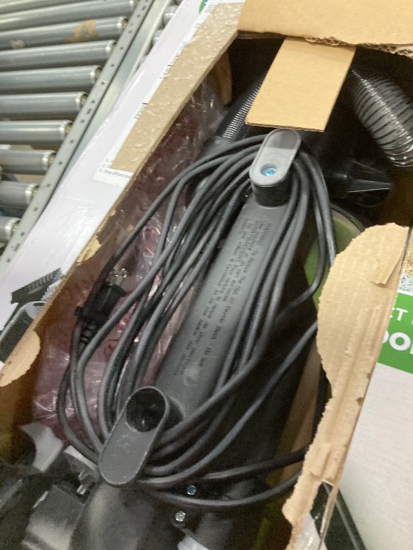 Photo 1 of ****Very used****
Eureka Airspeed Ultra-Lightweight Compact Bagless Upright Vacuum Cleaner, NEU10AE4, Green