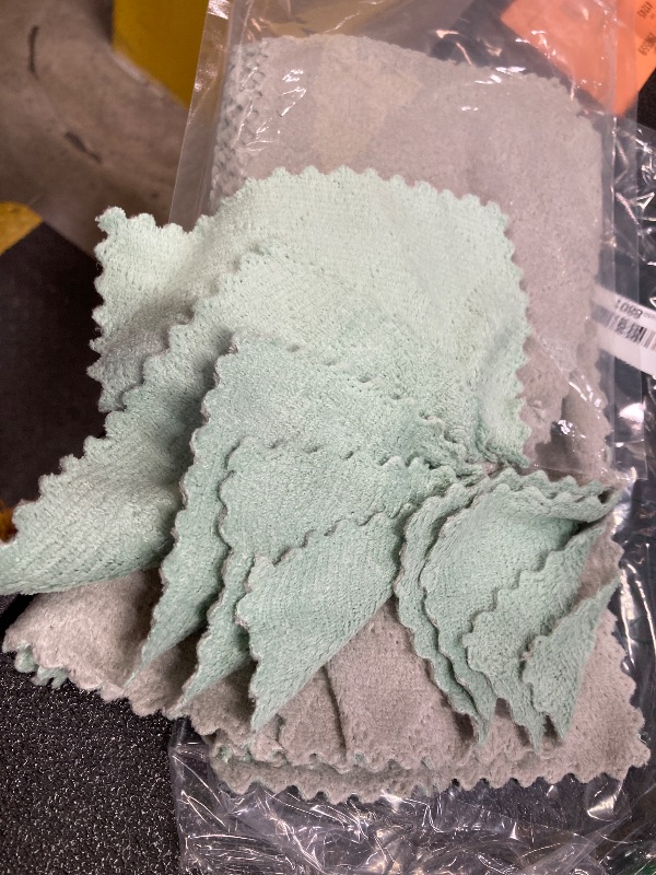 Photo 1 of 10 Pack Kitchen Cloth, Microfiber Dish Towels Washcloths, Super Absorbent Coral Velvet Dishtowels, Premium Cleaning Cloths,Non-Stick Oil Quick Dry Dish Towels, Soft Tea Towels, Table Cleaning Cloths.