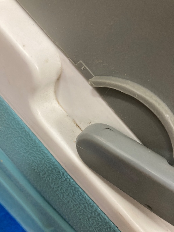 Photo 1 of ***VERY DIRTY INSIDE* HANDLE IS HARD TO MOVE FROM UP & DOWN POSITION***Pinnacle Thermoware Electric Cooler – Large 30L Portable Cooler for Hot and Cold Drinks and Food – 12v Travel Cooler for Car, Camper, RV, Van – Plug-In Cooler Refrigerator for Travel, 