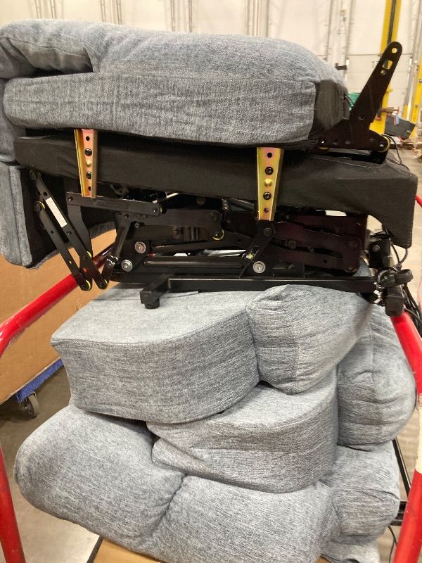 Photo 1 of ***WHAT YOU SEE IS WHAT IS INCLUDED**NOTHING ELSE***RECLINER. IT HAS A HEAT REMOTE...DOES IT WORK?...WE DO NOT KNOW.***WHAT YOU SEE IS WHAT IS INCLUDED**NOTHING ELSE***