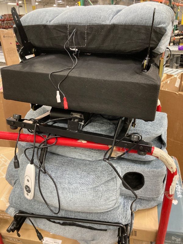 Photo 1 of ***WHAT YOU SEE IS WHAT IS INCLUDED**NOTHING ELSE***RECLINER. IT HAS A HEAT REMOTE...DOES IT WORK?...WE DO NOT KNOW.***WHAT YOU SEE IS WHAT IS INCLUDED**NOTHING ELSE***