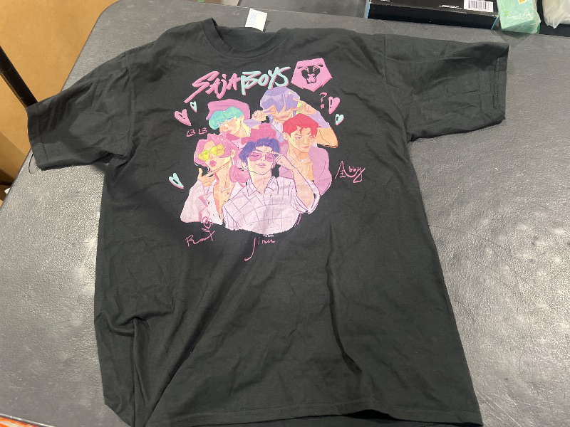 Photo 1 of med t shirt 