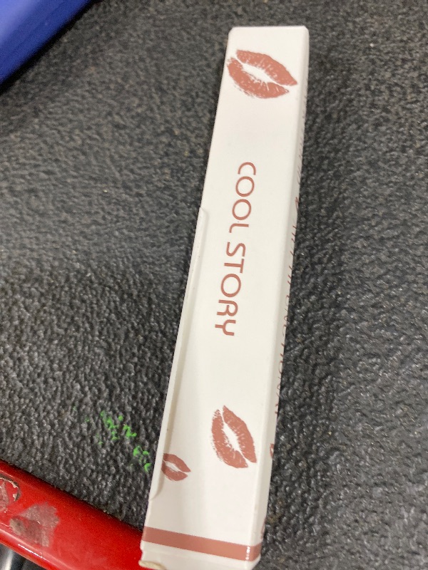 Photo 1 of Lip liner 