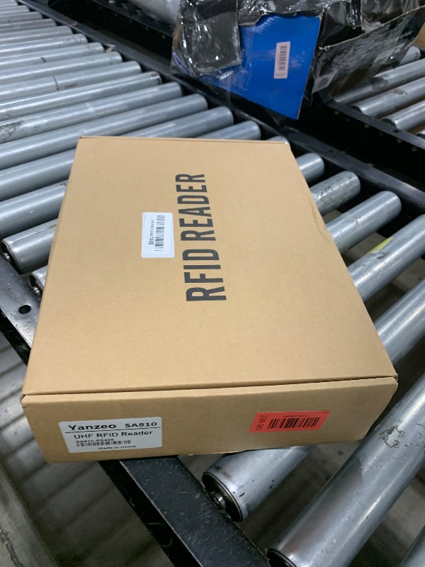 Photo 1 of Yanzeo SA810 UHF RFID Reader with Circular Polarize Antenna, Long Range, UDP, Http, MQTT, RS485, RJ45, Wiegand26/34, USB, Integrated for Parking Gate Access Control System