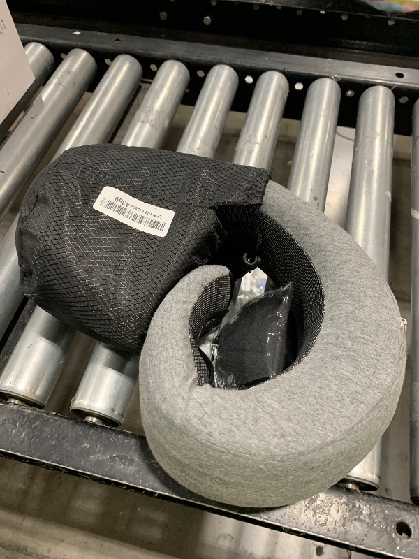 Photo 1 of cushioned pillow 