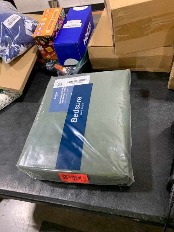Photo 1 of Bedsure Olive Green Duvet Cover Queen Size - 3 Pieces Prewashed Cotton-Like Extra Soft Bedding Set, Includes 1 Duvet Cover 90x90 Inches with Zipper Closure & 2 Pillow Shams, Comforter Not Included