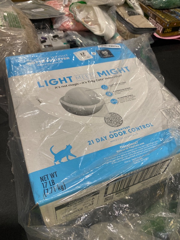 Photo 1 of Purina Tidy Cats LightWeight With Glade Clear Springs Multi-Cat, Clumping, Low Dust, Scented Cat litter - 17 lb. Box