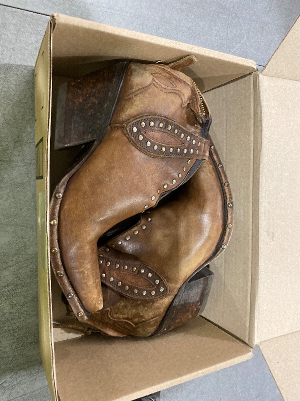 Photo 1 of ARIAT BMVY9 Womens Greeley Western Boot Naturally Distressed Brown 8