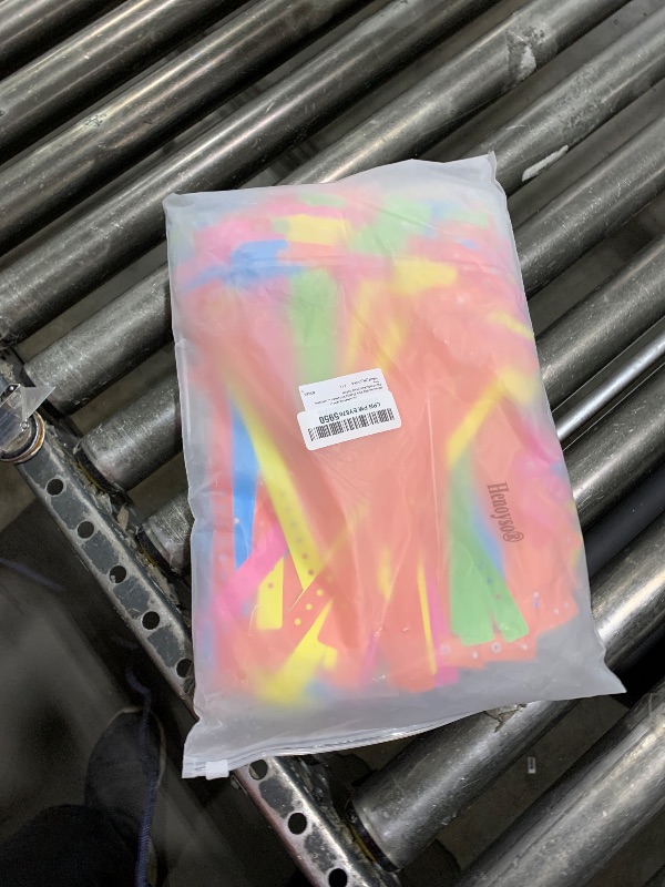 Photo 1 of Henoyso 600 Pcs Plastic Wristbands for Events Vinyl Wristband Plastic Bracelet for Events Arm Band Identification for Concerts Carnivals(Assorted Color)