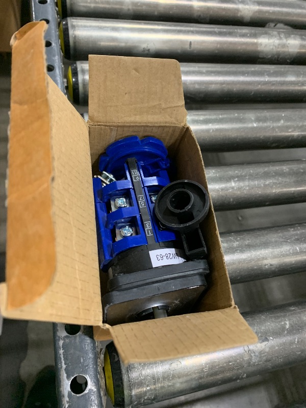 Photo 1 of APIELE Changeover Selector Switch 3 Position 440V Universal Rotary Cam Selector (63A 12 Terminal)