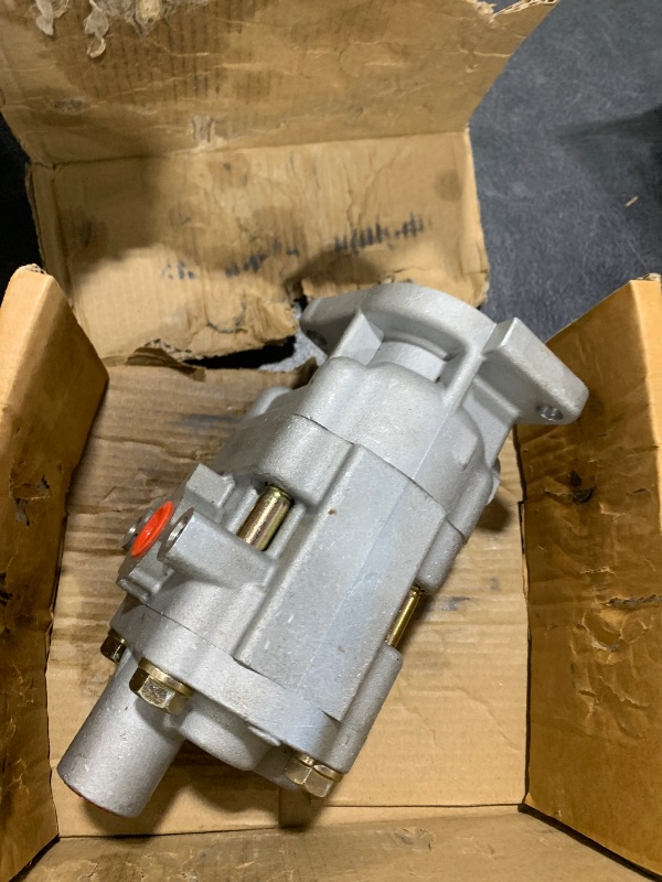 Photo 1 of FridayParts Hydraulic Pump T1150-36403 T115036403 Compatible for Kubota Tractor L3008 L3408 L3608 L4508 L2800 L3400 L4708 L2800DT L3130F L3240DT L4300DT Replacement