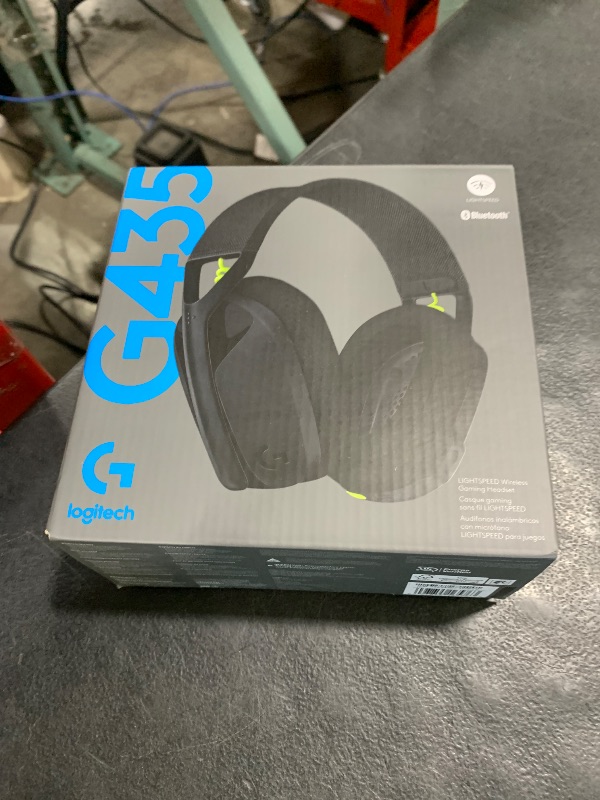 Photo 1 of Logitech G435 LIGHTSPEED and Bluetooth Wireless Gaming Headset - Lightweight over-ear headphones, built-in mics, 18h battery, compatible with Dolby Atmos, PC, Mobile - Black