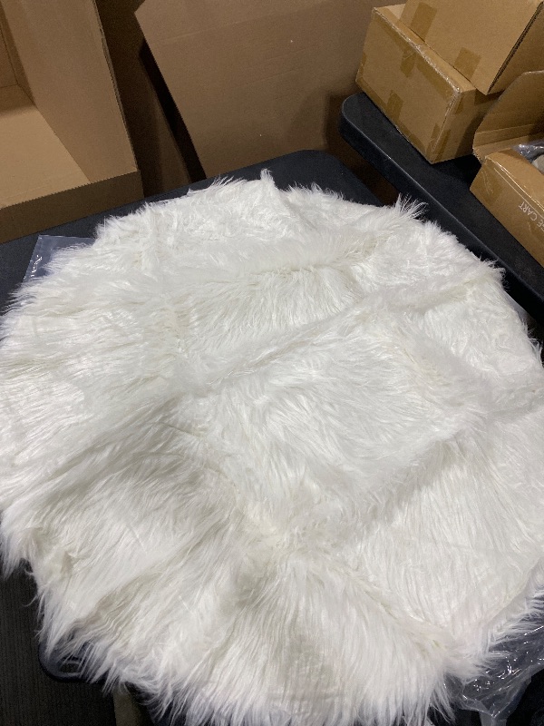 Photo 1 of Latepis White Round Rug 3ft Faux Sheepskin Fur Fluffy Circle Rugs for Living Room Washable Rug for Bedroom Teen Room Dorm Cute Room Rug