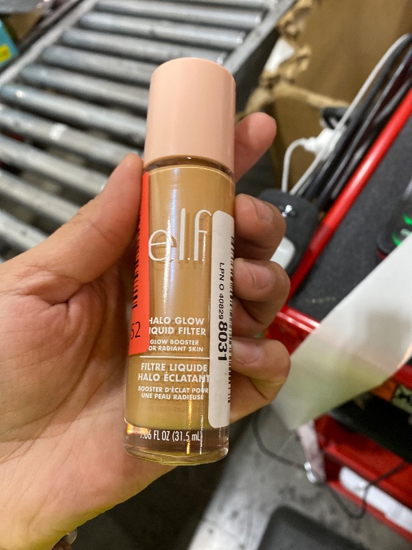 Photo 1 of e.l.f. Halo Glow Liquid Filter, Complexion Booster For A Glowing, Soft-Focus Look, Infused With Hyaluronic Acid, Vegan & Cruelty-Free, 2 Fair/Light