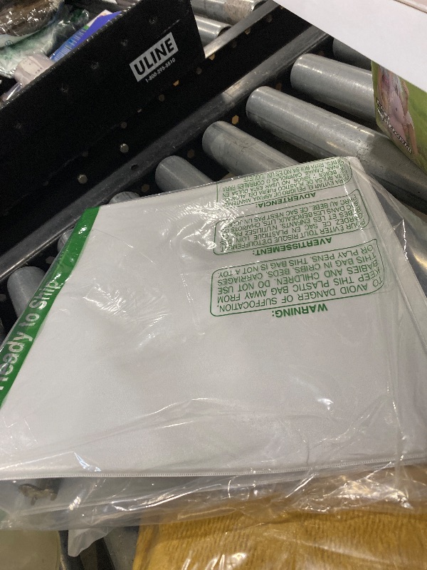 Photo 1 of Cardinal Binder Performer with ClearVue Covers, 1.5" Round Rings, 350-Sheet Capacity, White