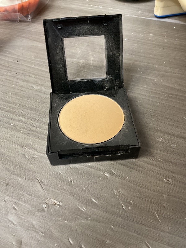 Photo 1 of USED Maybelline Fit Me Matte + Poreless Pressed Face Powder Makeup & Setting Powder, Warm Nude, 1 Count