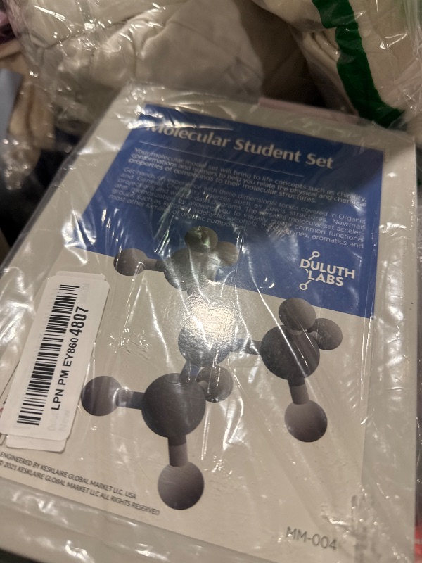 Photo 1 of Duluth Labs Organic Chemistry Molecular Model Student Kit - (88 Atoms and 140 Bond Parts) - MM-004