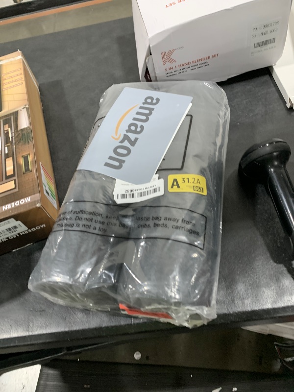 Photo 1 of 1000 Pieces 10 Rolls Disposable Black Barber Neck Strips, Black Barber Neck Strips Disposable Stretchy Edge Paper Hair for Salon Haircut Styling Barbershop Accessories