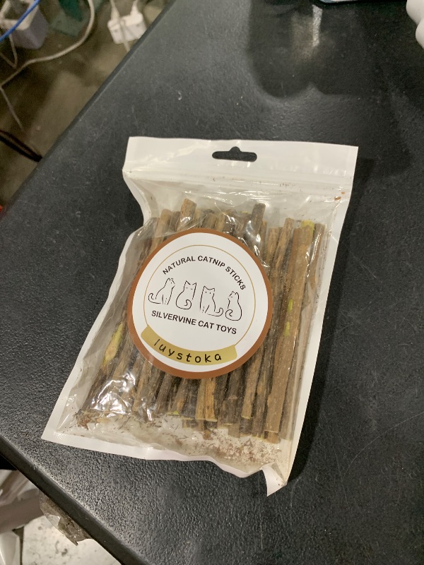 Photo 1 of Silvervine Sticks for Cats, 30PCS Kitten Toys Catnip Toys Matatabi Silvervine Sticks Kitty Chew Toys Wooden Stick Kitten Teething Toys Molar Suitable for Cats of All Ages